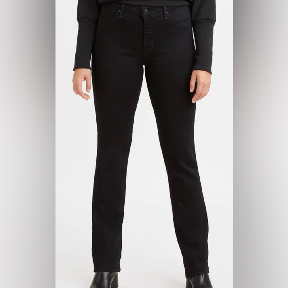 NWOT Levi 711 skinny Women black Jeans 28 waist/size 6